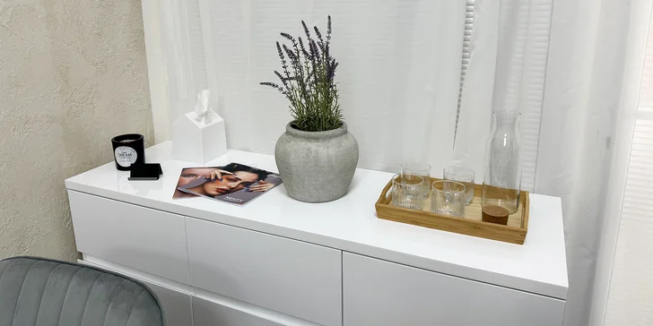 Relax a krásné nehty: manikúra s masáží rukou i mokrá pedikúra a peeling