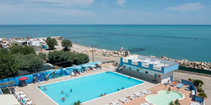 Plážový resort u Pescary: bazén, animační program, strava dle výběru