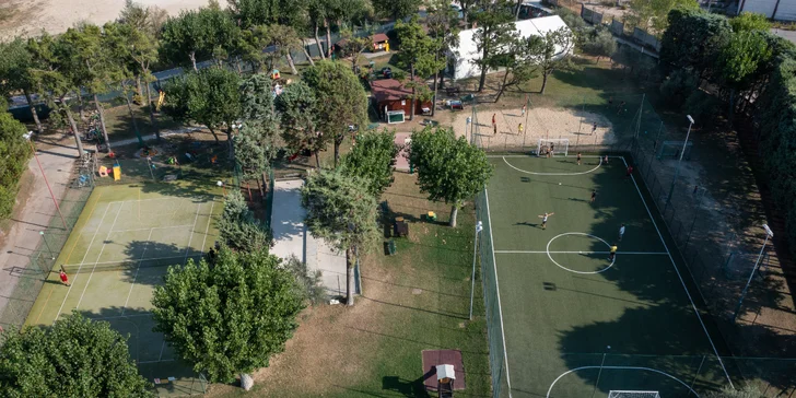 Plážový resort u Pescary: bazén, animační program, strava dle výběru