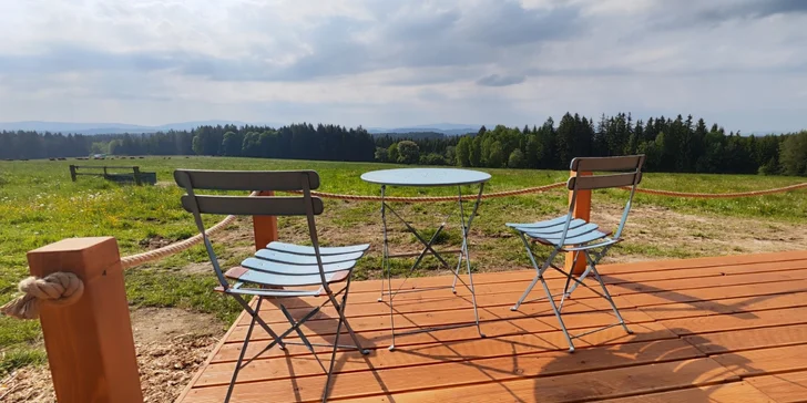 Schovejte se před ruchem měst: krásný tiny house na samotě nedaleko Lipna