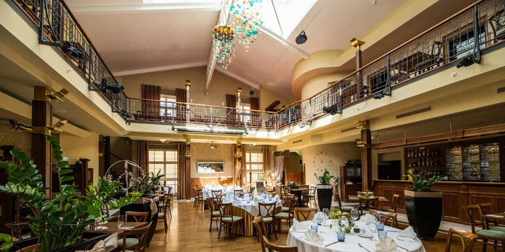 Pobyt ve 4* hotelu ve Slaném se snídaní i romantika se slavnostní večeří a wellness
