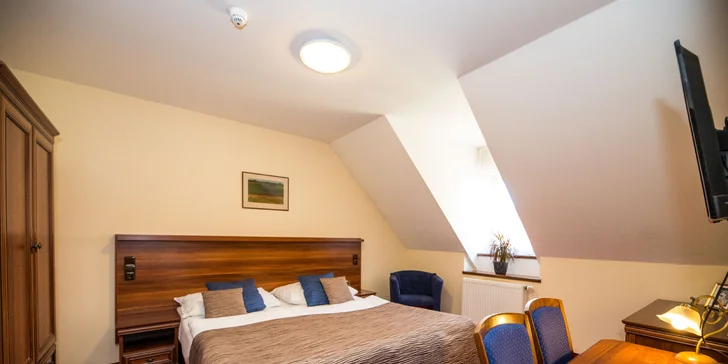 Pobyt ve 4* hotelu ve Slaném se snídaní i romantika se slavnostní večeří a wellness