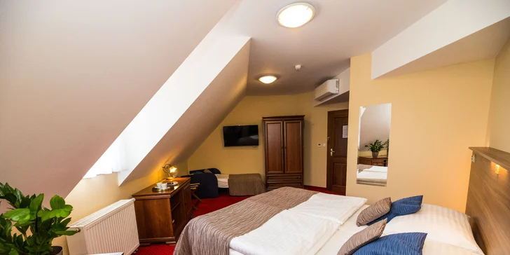 Pobyt ve 4* hotelu ve Slaném se snídaní i romantika se slavnostní večeří a wellness