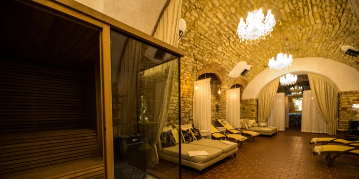 Pobyt ve 4* hotelu ve Slaném se snídaní i romantika se slavnostní večeří a wellness