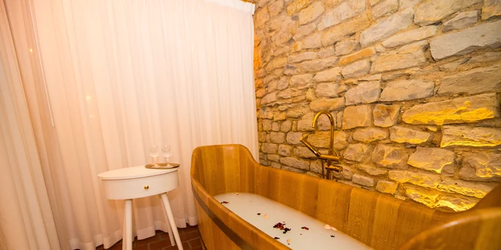 Pobyt ve 4* hotelu ve Slaném se snídaní i romantika se slavnostní večeří a wellness