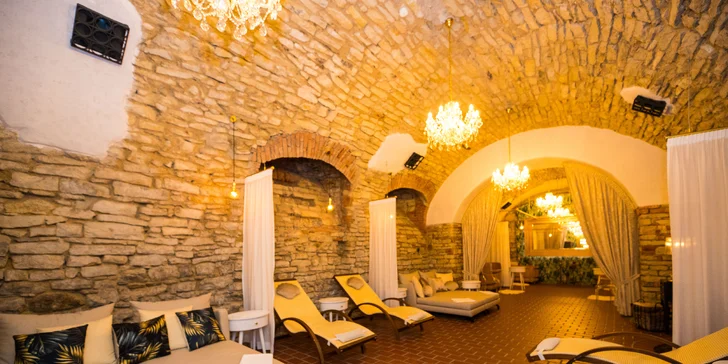Pobyt ve 4* hotelu ve Slaném se snídaní i romantika se slavnostní večeří a wellness
