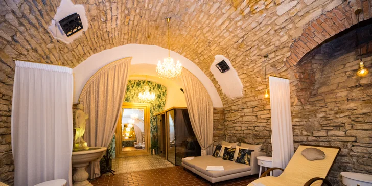 Pobyt ve 4* hotelu ve Slaném se snídaní i romantika se slavnostní večeří a wellness