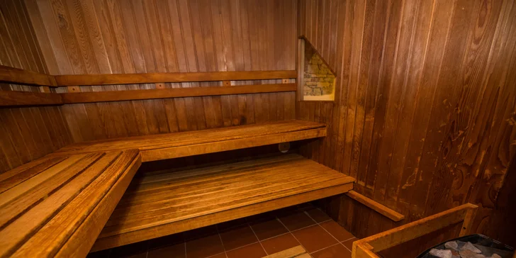 Pobyt ve 4* hotelu ve Slaném se snídaní i romantika se slavnostní večeří a wellness