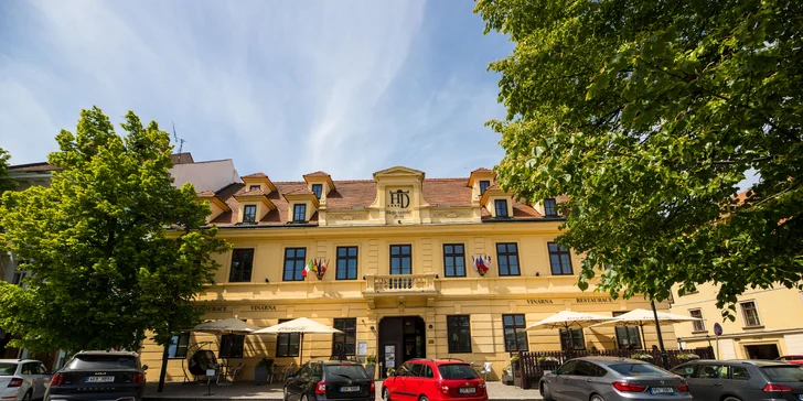 Pobyt ve 4* hotelu ve Slaném se snídaní i romantika se slavnostní večeří a wellness