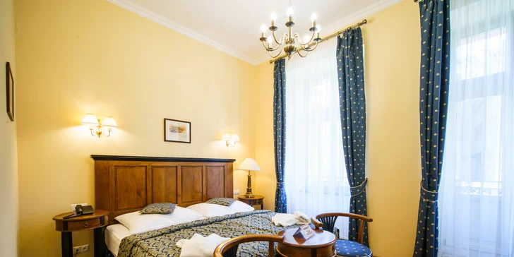 Pobyt v centru Karlových Varů s výhledem na kolonádu: historický hotel se snídaní a wellness