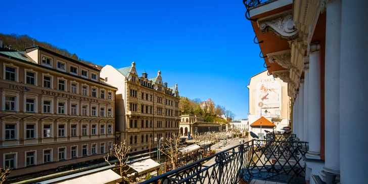 Pobyt v centru Karlových Varů s výhledem na kolonádu: historický hotel se snídaní a wellness