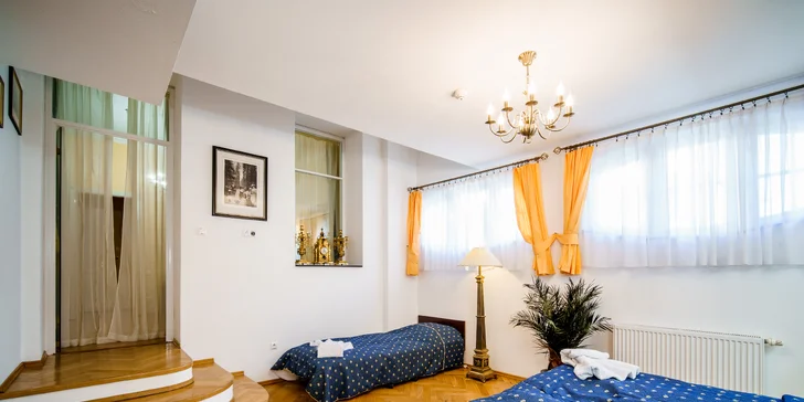 Pobyt v centru Karlových Varů s výhledem na kolonádu: historický hotel se snídaní a wellness