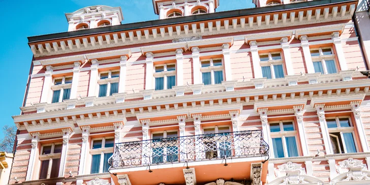Pobyt v centru Karlových Varů s výhledem na kolonádu: historický hotel se snídaní a wellness