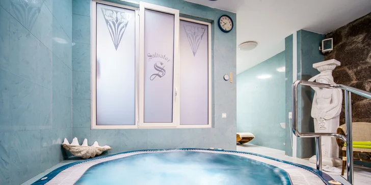 Pobyt v centru Karlových Varů s výhledem na kolonádu: historický hotel se snídaní a wellness