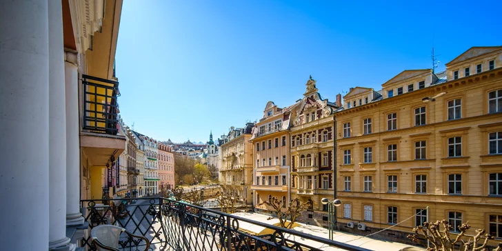 Pobyt v centru Karlových Varů s výhledem na kolonádu: historický hotel se snídaní a wellness