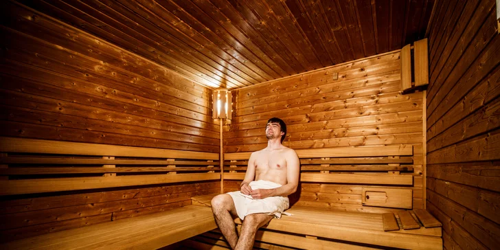 Pobyt v centru Karlových Varů s výhledem na kolonádu: historický hotel se snídaní a wellness