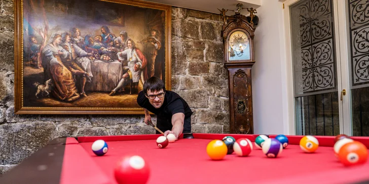 Pobyt v centru Karlových Varů s výhledem na kolonádu: historický hotel se snídaní a wellness
