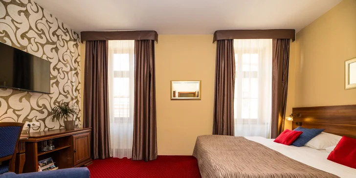 Pobyt ve 4* hotelu ve Slaném: snídaně, slavnostní večeře s vínem i wellness