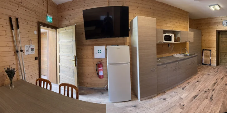 Komfortní apartmány přímo na pláži u Vranovské přehrady: krytá terasa, lodičky i venkovní bazén