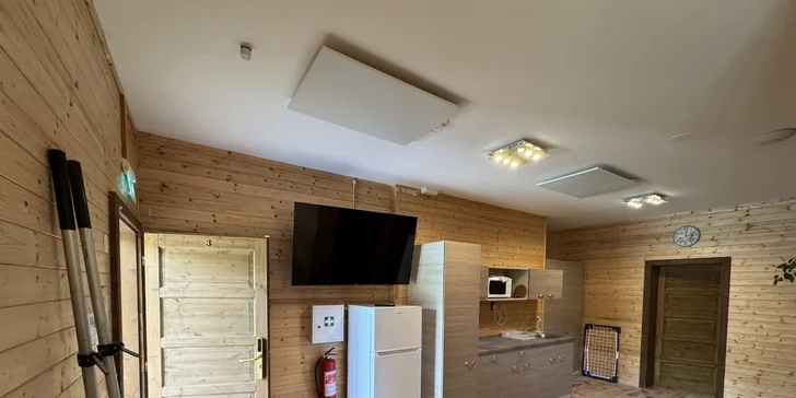 Komfortní apartmány přímo na pláži u Vranovské přehrady: krytá terasa, lodičky i venkovní bazén