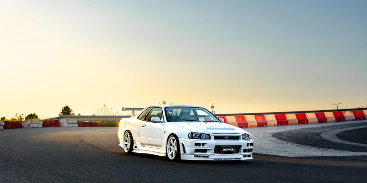 Nissan Skyline R34 nebo Nissan Silvia: jízda za volantem či na sedadle spolujezdce a třeba i driftem