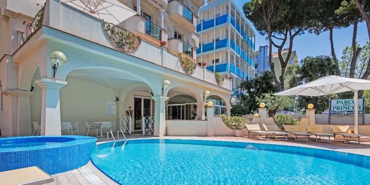 Rodinná dovolená v Rimini: 4* hotel se snídaní, bazénem a vířivkou, přímo u pláže
