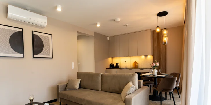 Nové apartmány u Baltu 15 min. od pláže: snídaně, bazény, vířivky a sauna