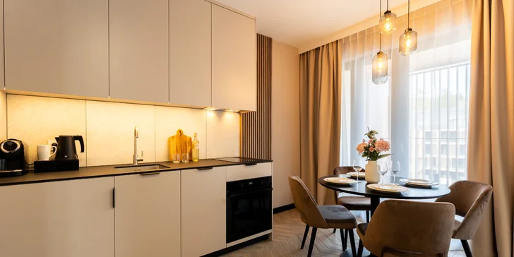 Nové apartmány u Baltu 15 min. od pláže: snídaně, bazény, vířivky a sauna