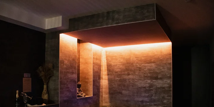 Privátní wellness s vířivkou a saunou pro dva: 120 minut relaxace i lahev sektu