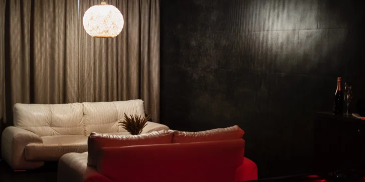 Privátní wellness s vířivkou a saunou pro dva: 120 minut relaxace i lahev sektu
