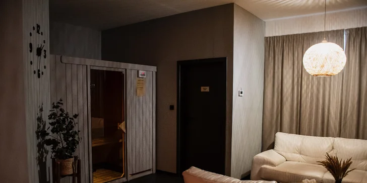 Privátní wellness s vířivkou a saunou pro dva: 120 minut relaxace i lahev sektu