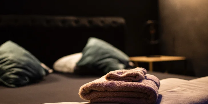 Privátní wellness s vířivkou a saunou pro dva: 120 minut relaxace i lahev sektu