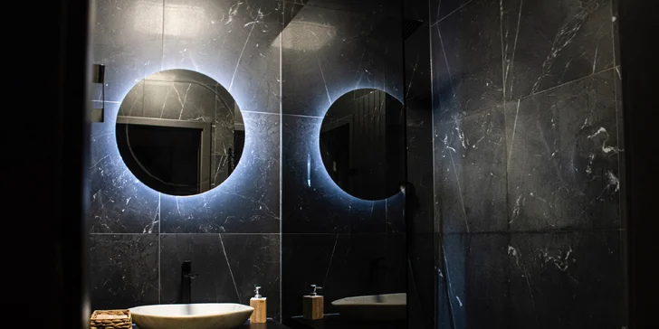 Privátní wellness s vířivkou a saunou pro dva: 120 minut relaxace i lahev sektu