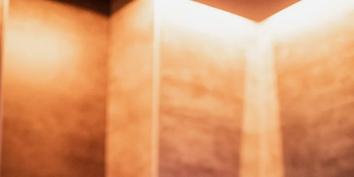 Noc v privátním wellness apartmánu pro 2 osoby: vířivka, finská sauna i sekt