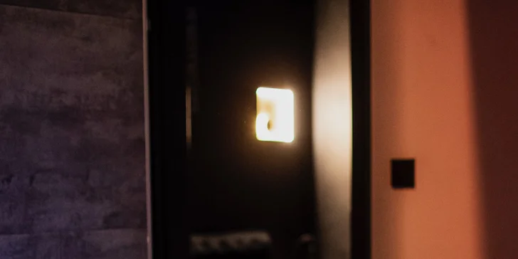 Noc v privátním wellness apartmánu pro 2 osoby: vířivka, finská sauna i sekt