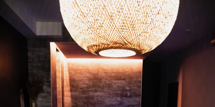 Noc v privátním wellness apartmánu pro 2 osoby: vířivka, finská sauna i sekt