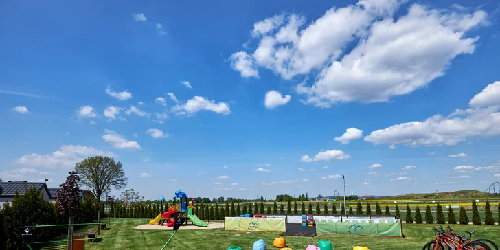 Rodinný pobyt u Energylandie: domek pro 6 osob, wellness zóna a vstup do zábavního Fantazja Parku