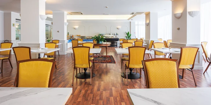 Rodinná dovolená v Rimini: 4* hotel se snídaní, bazénem a vířivkou, přímo u pláže