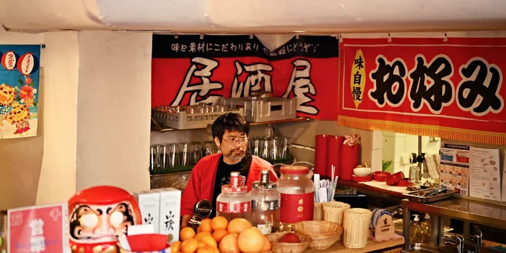 Autentické japonské menu v tradiční hospodě: rybí vývar, okonomiyaki i nápoj