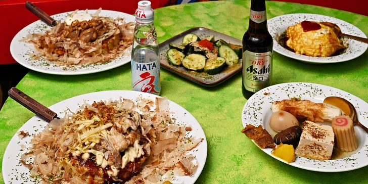 Autentické japonské menu v tradiční hospodě: rybí vývar, okonomiyaki i nápoj