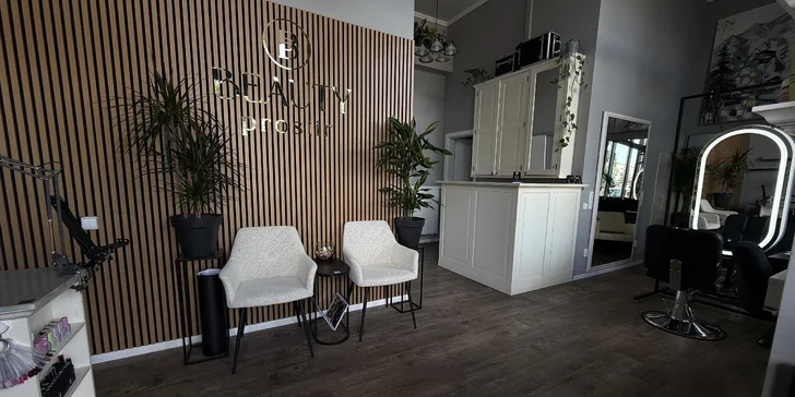 Nový sestřih nebo barva pro všechny délky vlasů v moderním salonu