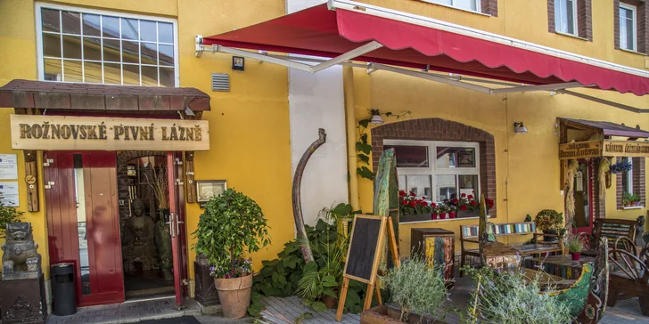 Letní péče v Rožnově: relax v pivních nebo mořských lázních, pekáč dobrot i ubytování se snídaní pro 2 osoby