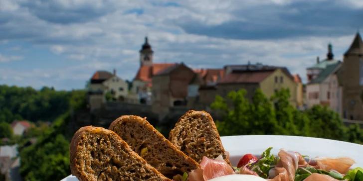 Rajská pohoda na Náchodsku: wellness, snídaně a romantická večeře