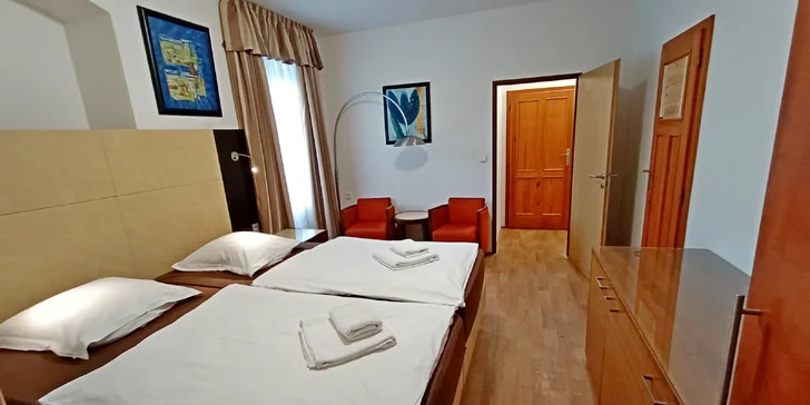 Pohoda 3 km od Karlových Varů až pro 4 osoby: apartmány s kuchyňkou