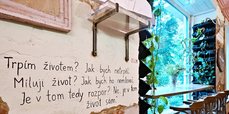 Snídaňové menu v Corner Stories: všední dny a víkendy, nápoje, vajíčka i lívance