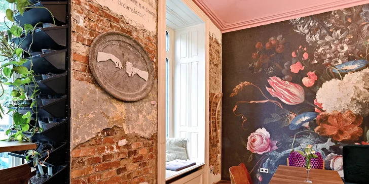 Snídaňové menu v Corner Stories: všední dny a víkendy, nápoje, vajíčka i lívance