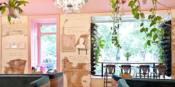 Snídaňové menu v Corner Stories: všední dny a víkendy, nápoje, vajíčka i lívance