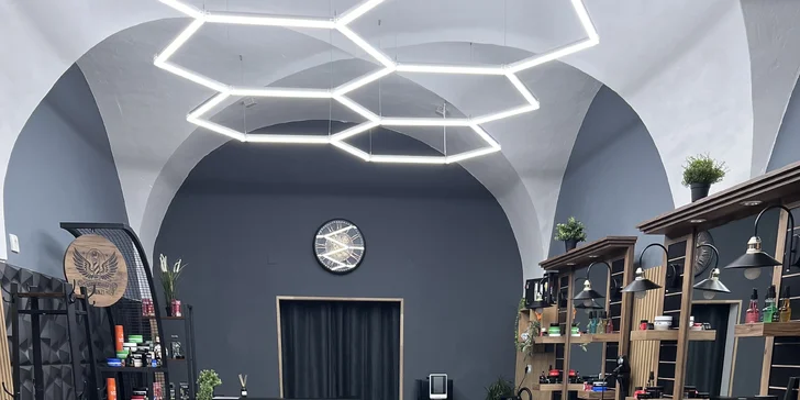 Pánský střih i s úpravou vousů nebo VIP balíček vč. masky, masáže a kávy
