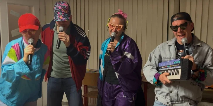 Karaoke párty v 90's World: 2 hodiny zábavy až pro 9 osob, vč. vstupu do zážitkového muzea