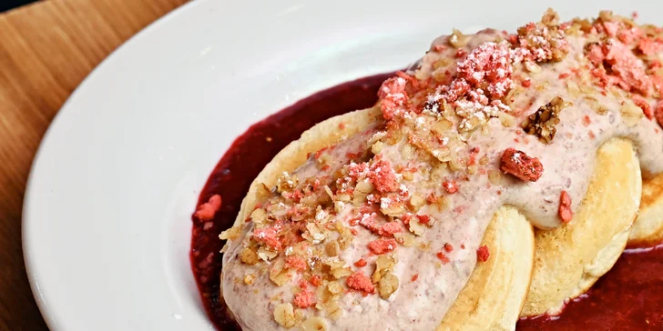 Snídaňové menu v Corner Stories: všední dny a víkendy, nápoje, vajíčka i lívance